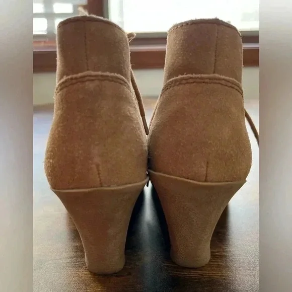 White Mountain | ladies Chestnut suede ankle boot. Size: 7.5M. - Picture 3 of 9